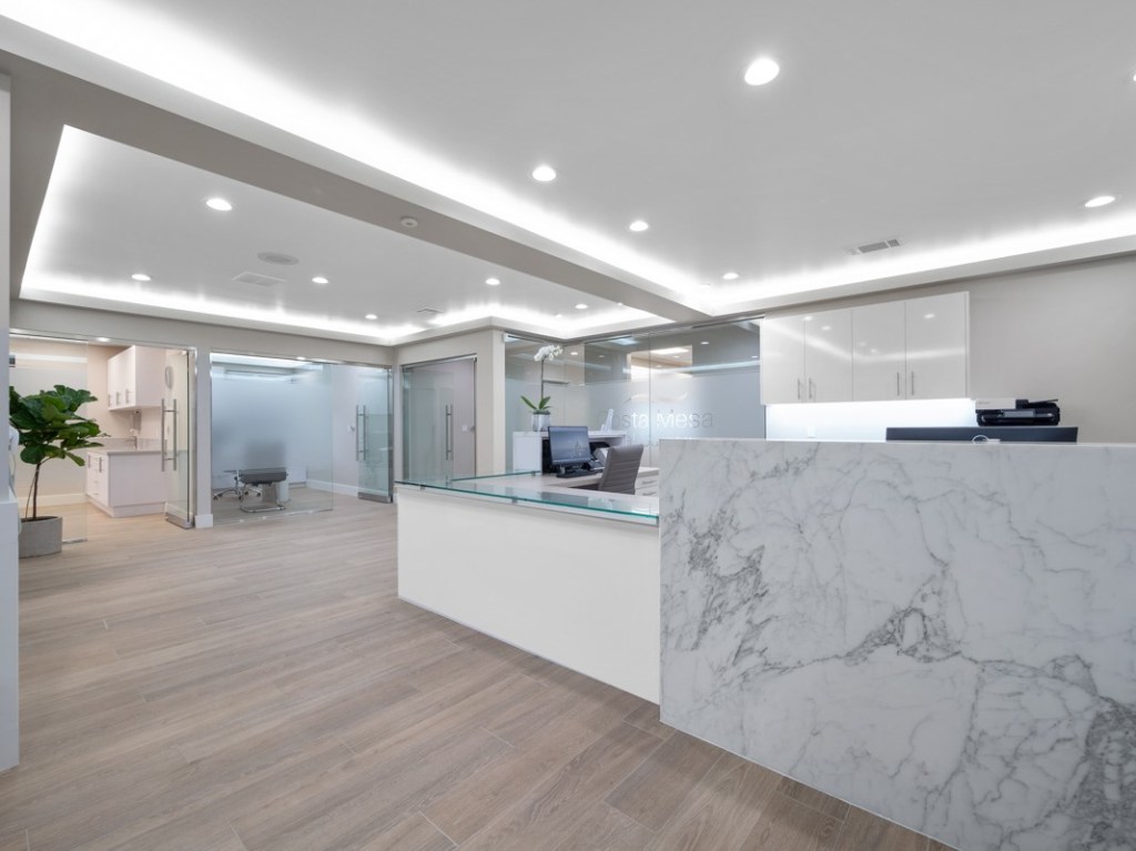 {PRACTICE_NAME} front desk area #2