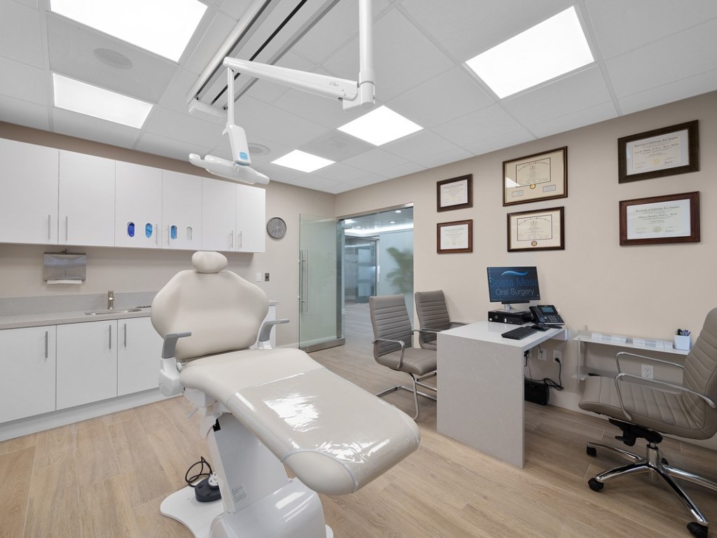 {PRACTICE_NAME} patient room #3