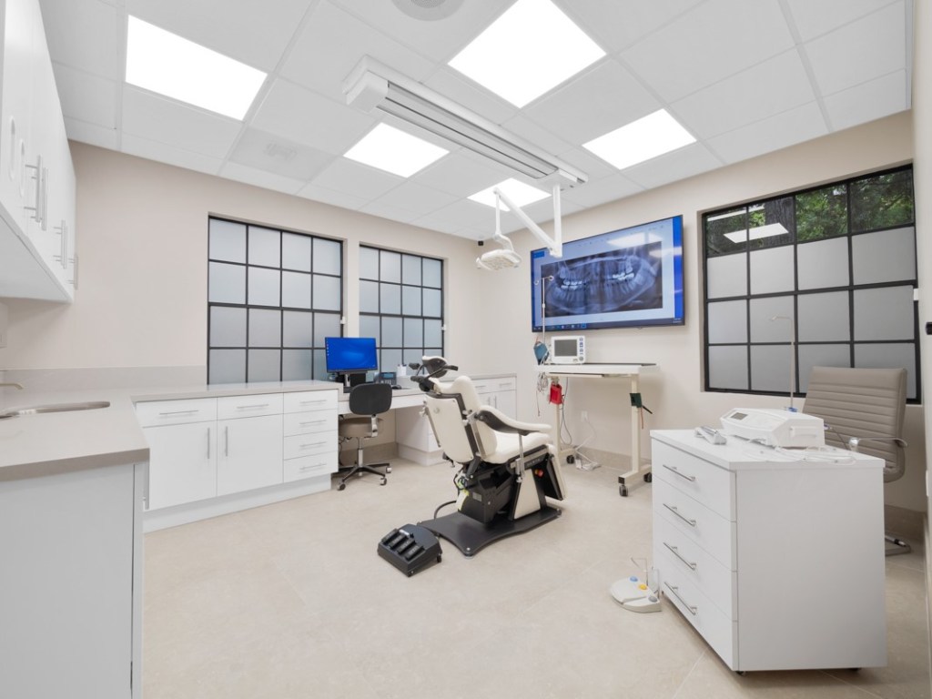 {PRACTICE_NAME} patient room #2