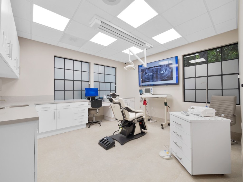 {PRACTICE_NAME} patient room #2